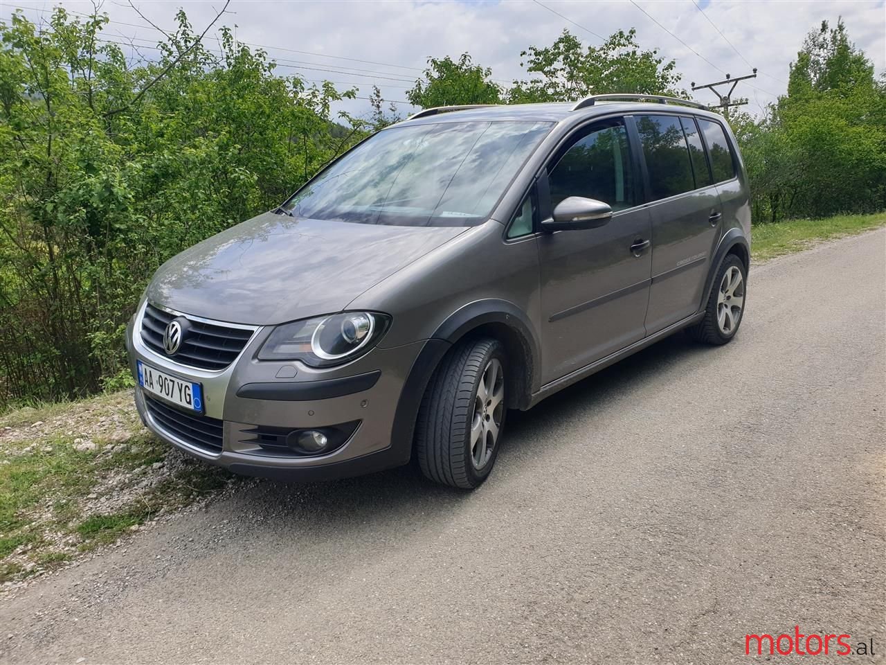 2010' Volkswagen Touran photo #1