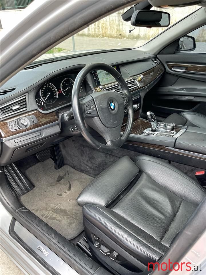 2010' BMW 740 photo #6