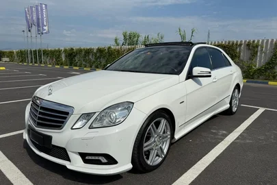 2010' Mercedes-Benz E 220