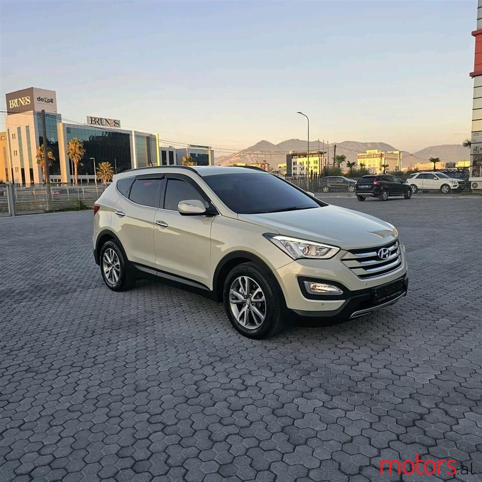 2013' Hyundai Santa Fe photo #3