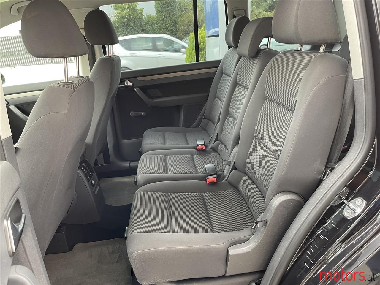 2007' Volkswagen Touran photo #2