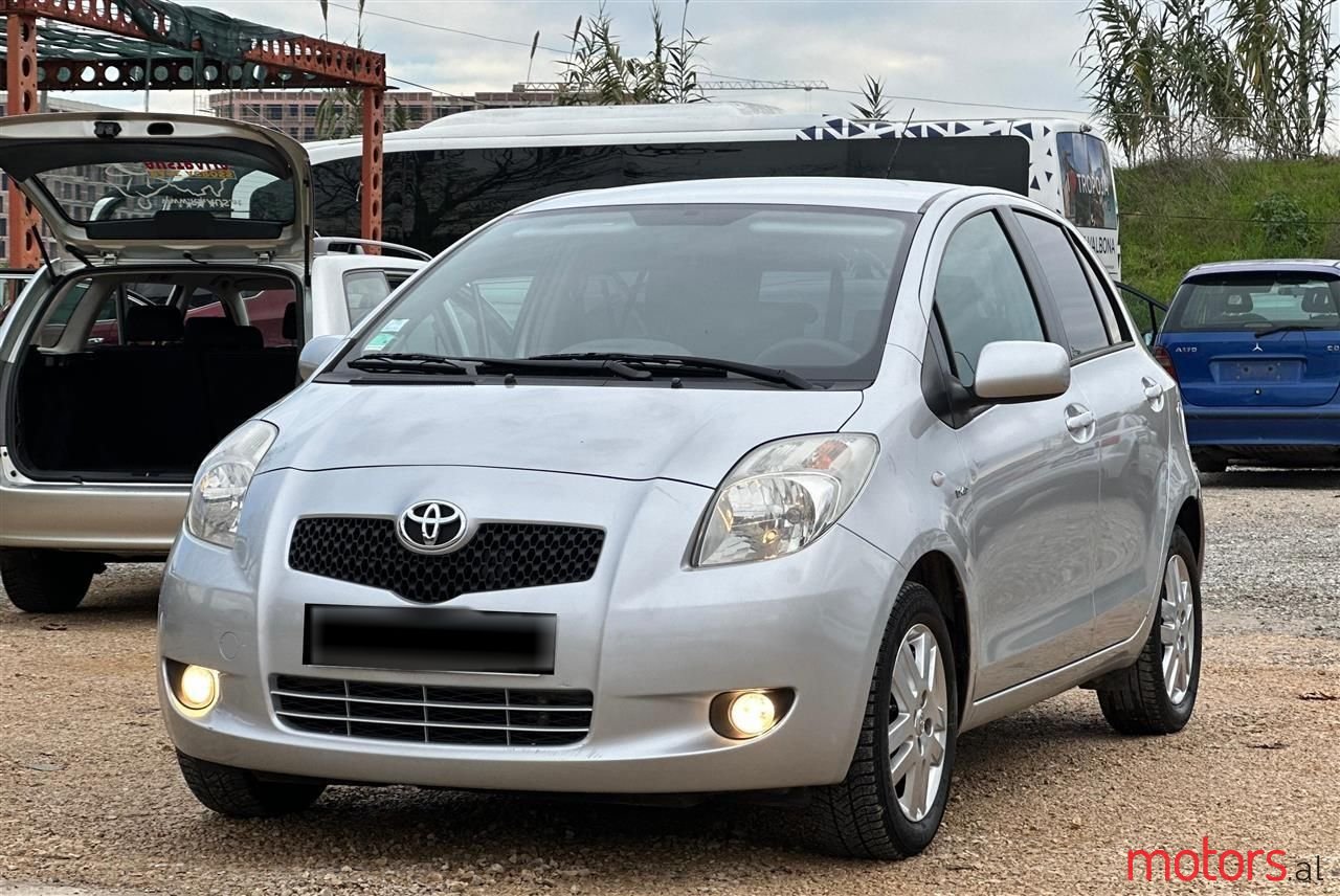 2005' Toyota Auris photo #4