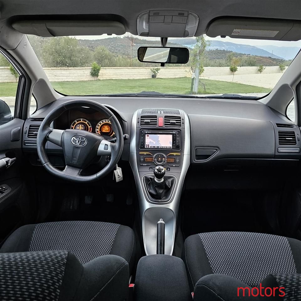 2010' Toyota Auris photo #6