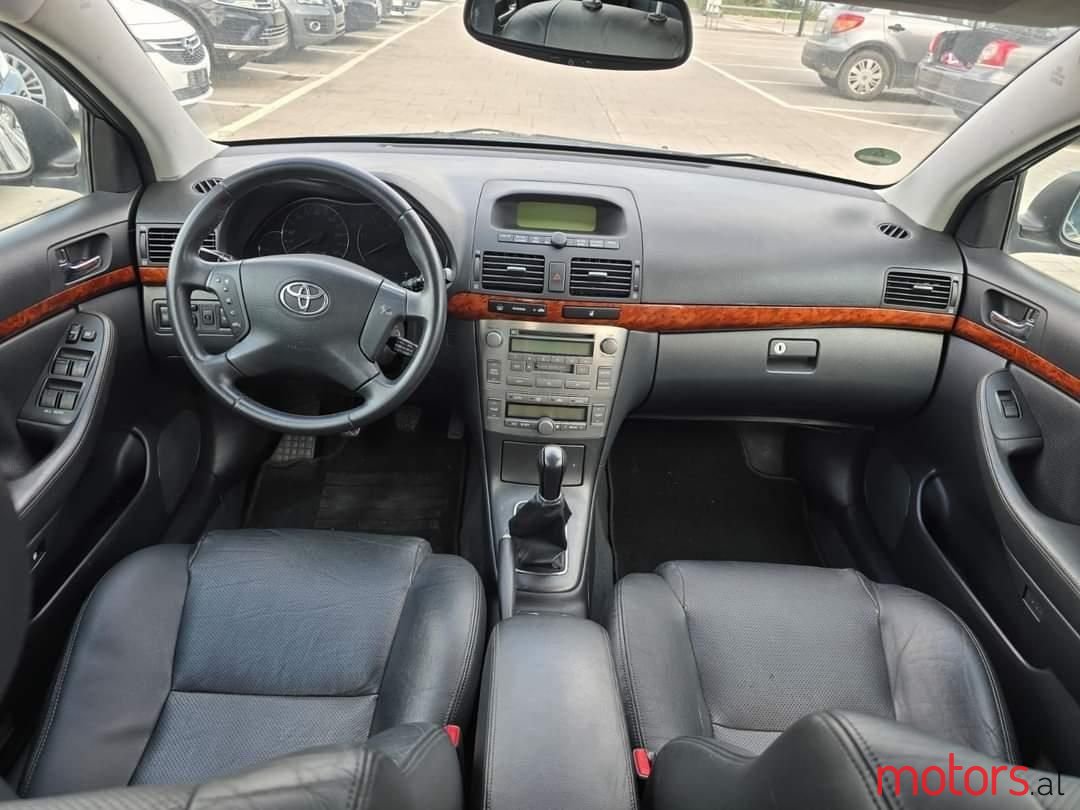 2005' Toyota Avensis photo #3