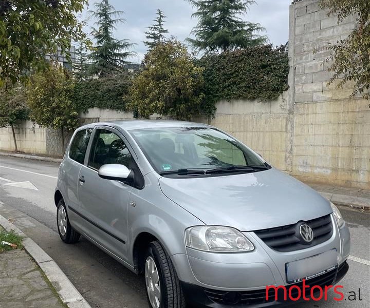 2008' Volkswagen Fox photo #1
