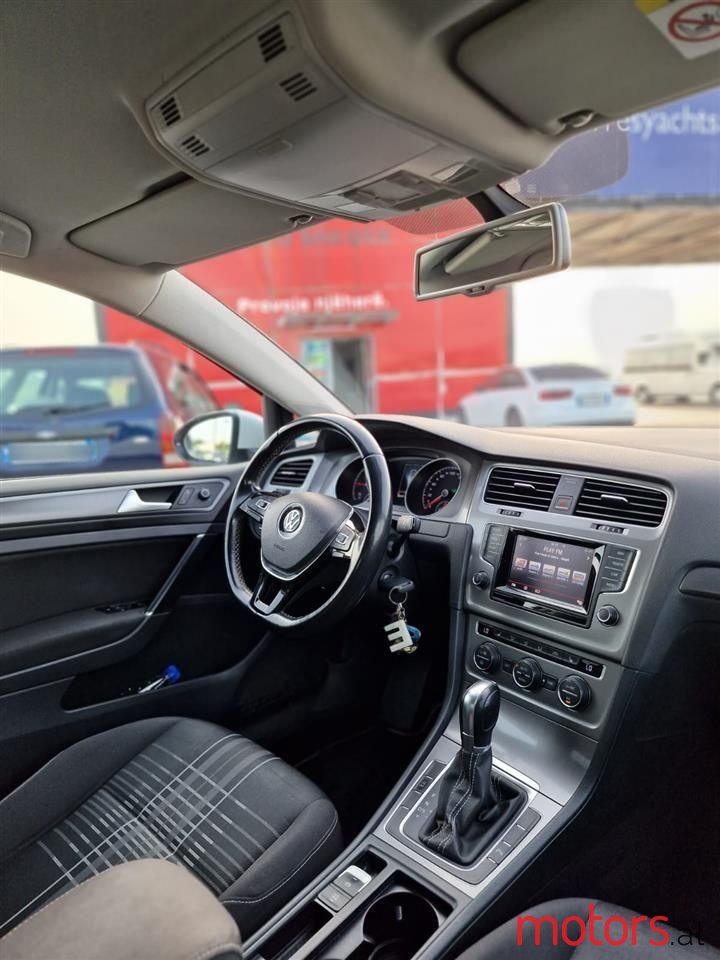 2015' Volkswagen Golf photo #3