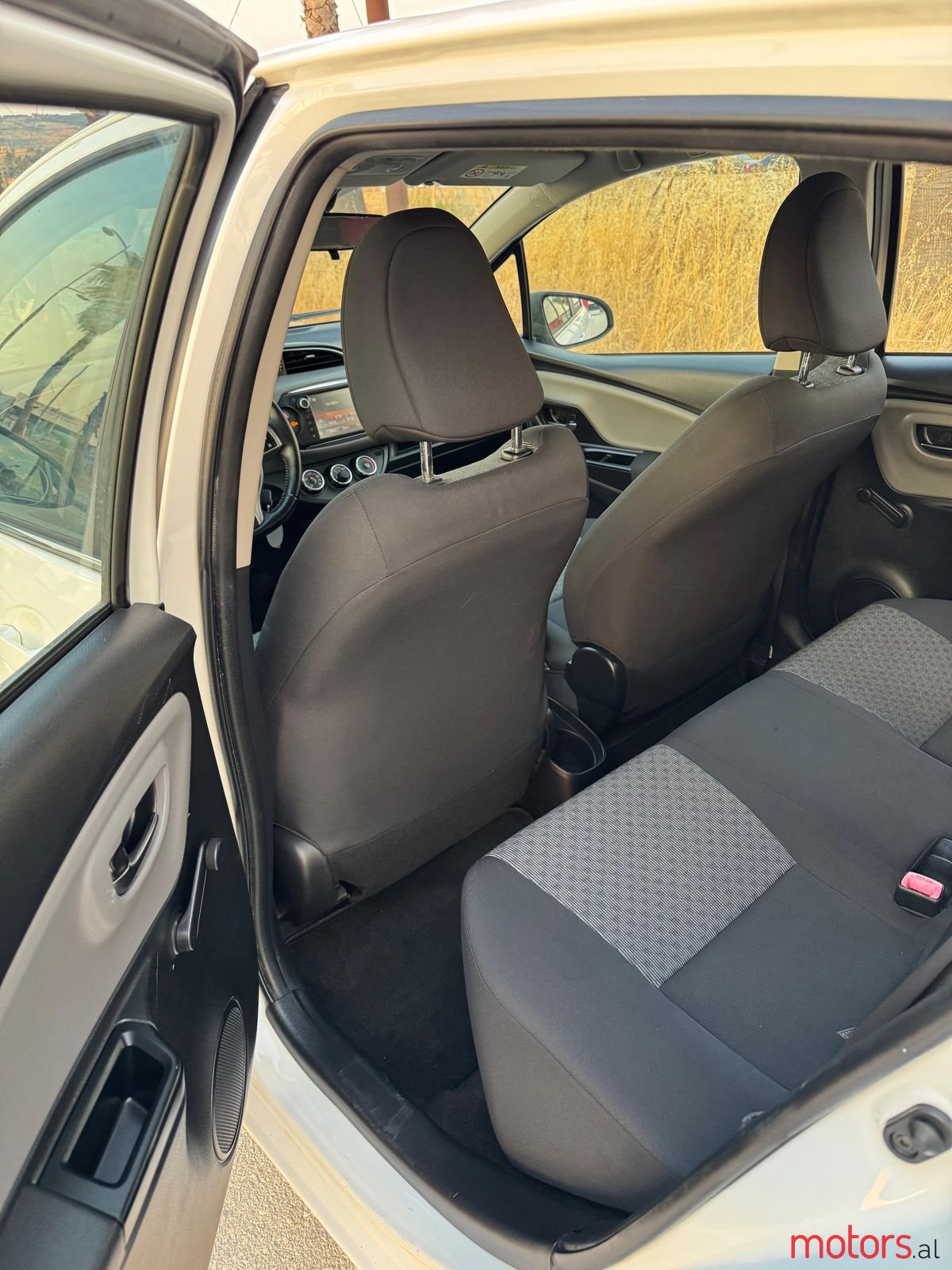 2015' Toyota Yaris photo #4