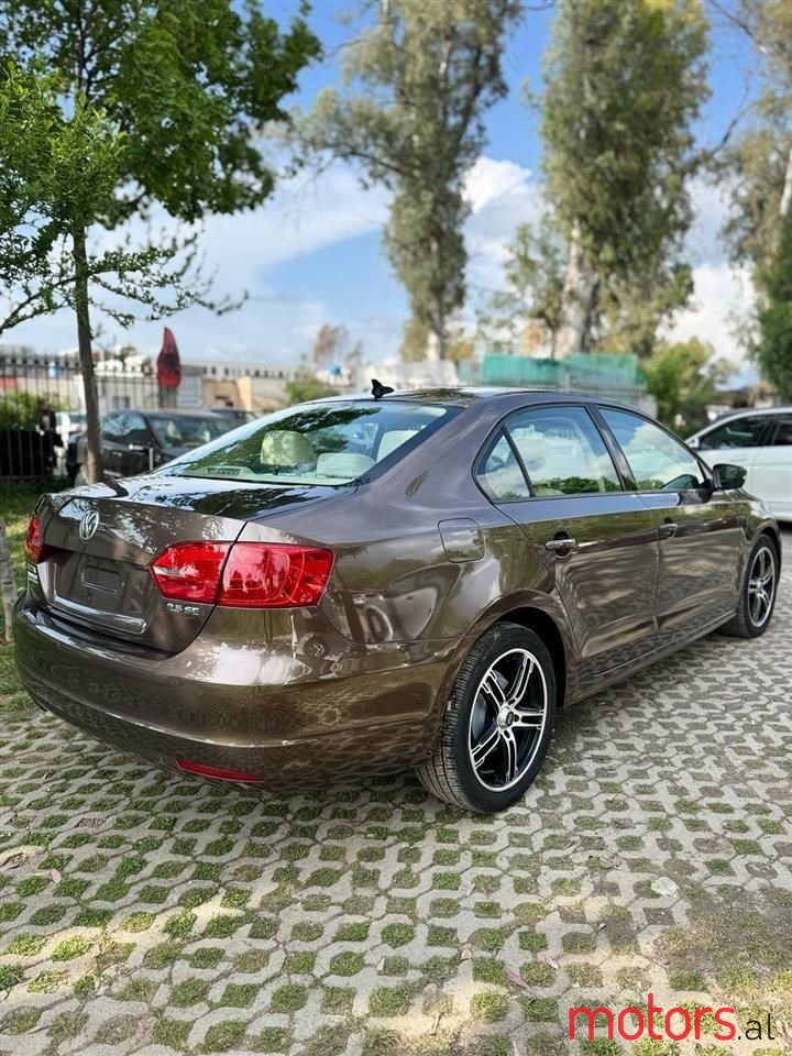 2011' Volkswagen Jetta photo #2