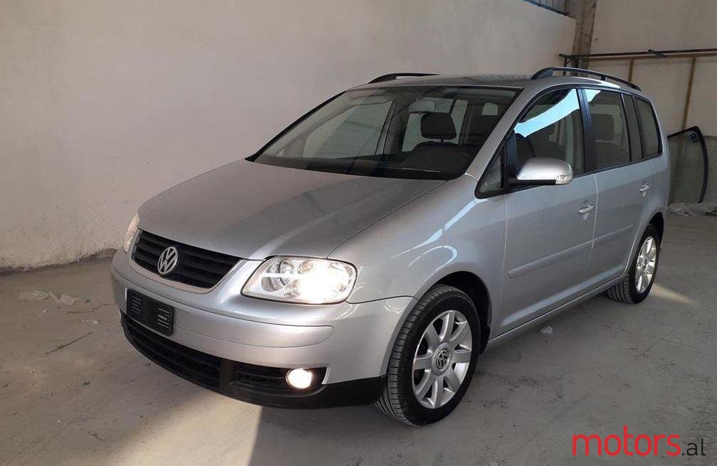 2005' Volkswagen Touran photo #2