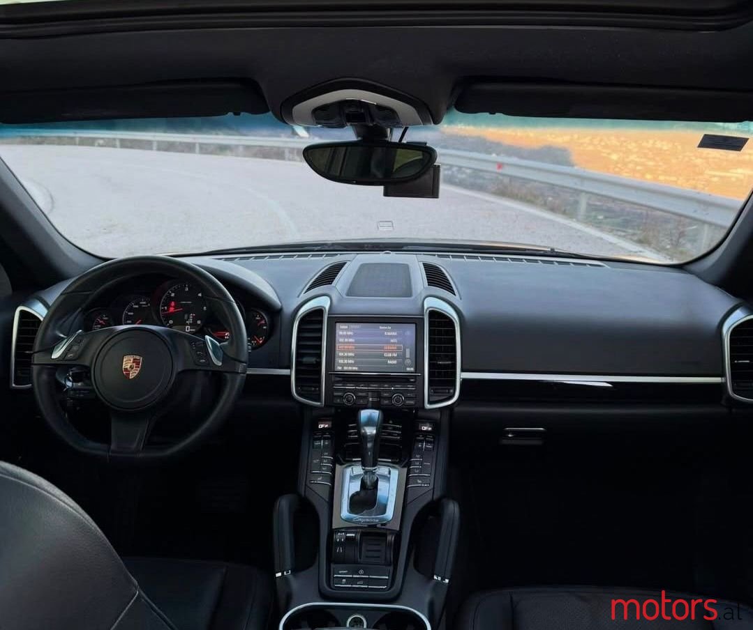 2014' Porsche Cayenne photo #6