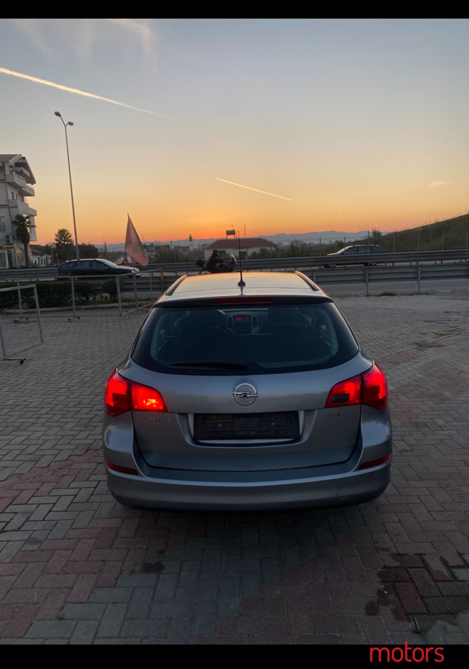 2011' Opel Astra photo #3