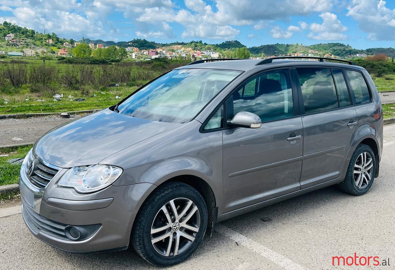 2007' Volkswagen Touran photo #5