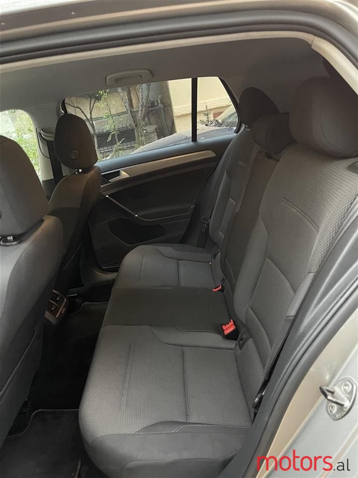 2016' Volkswagen Golf photo #5