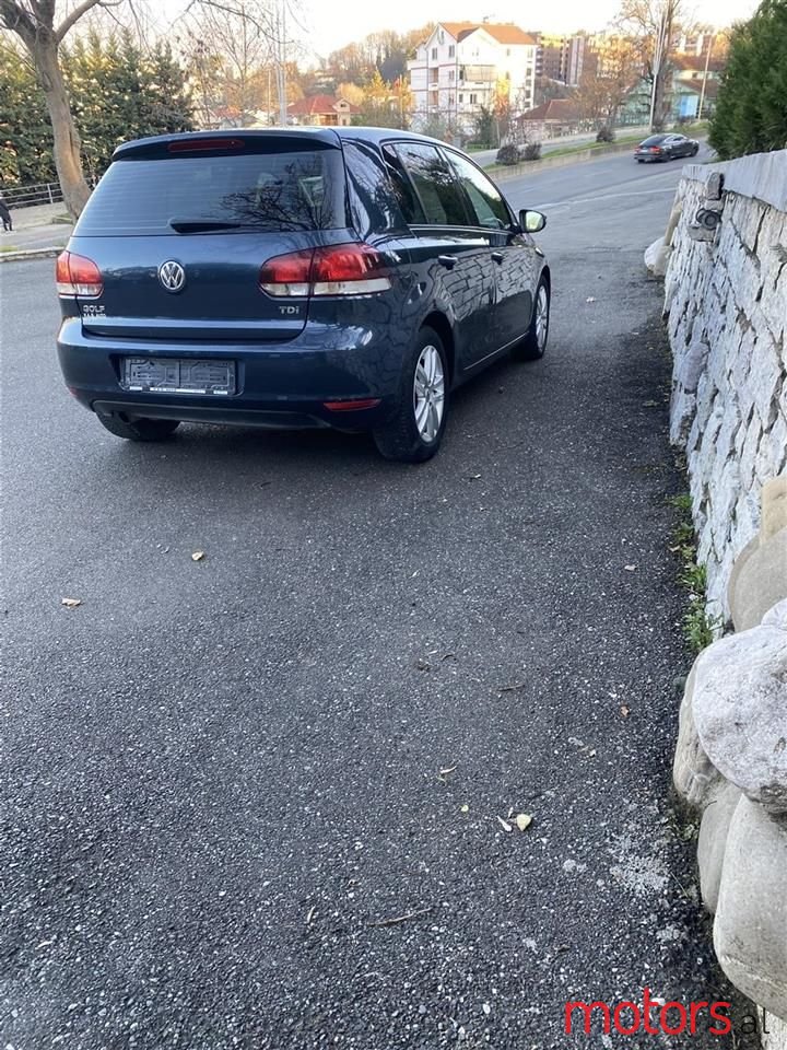 2010' Volkswagen Golf photo #2