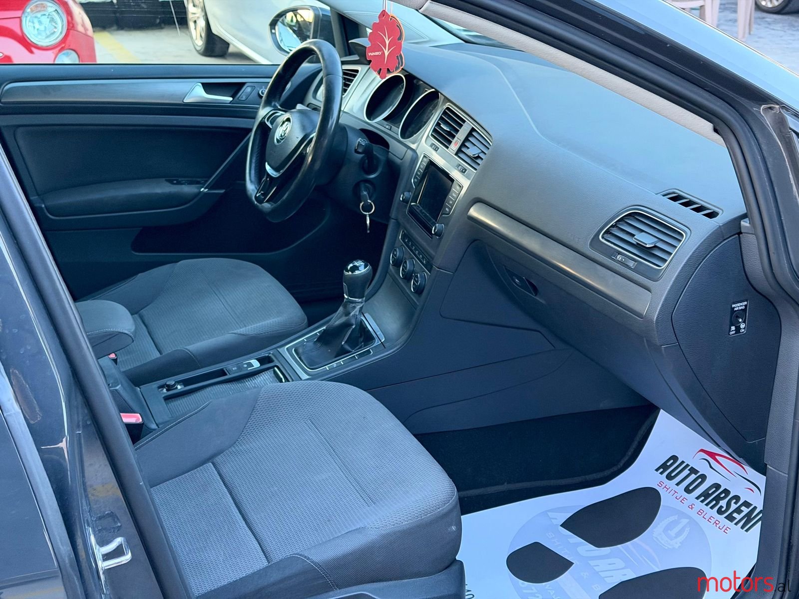 2013' Volkswagen Golf photo #5