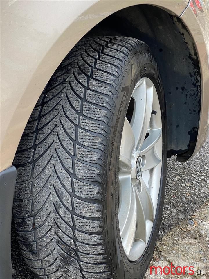 2012' Volkswagen Touran photo #5