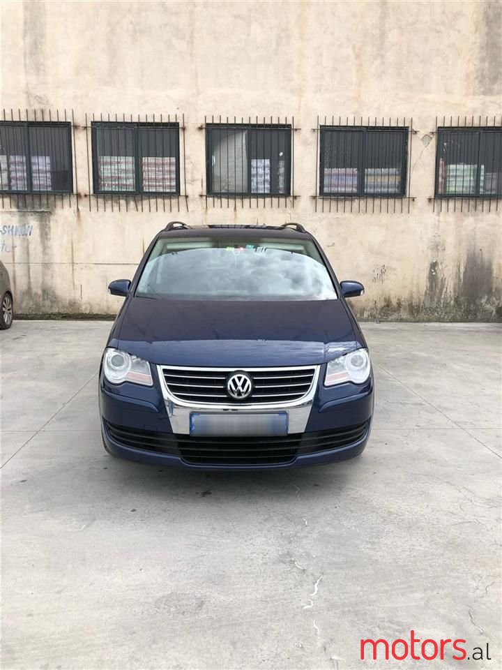 2008' Volkswagen Touran photo #2