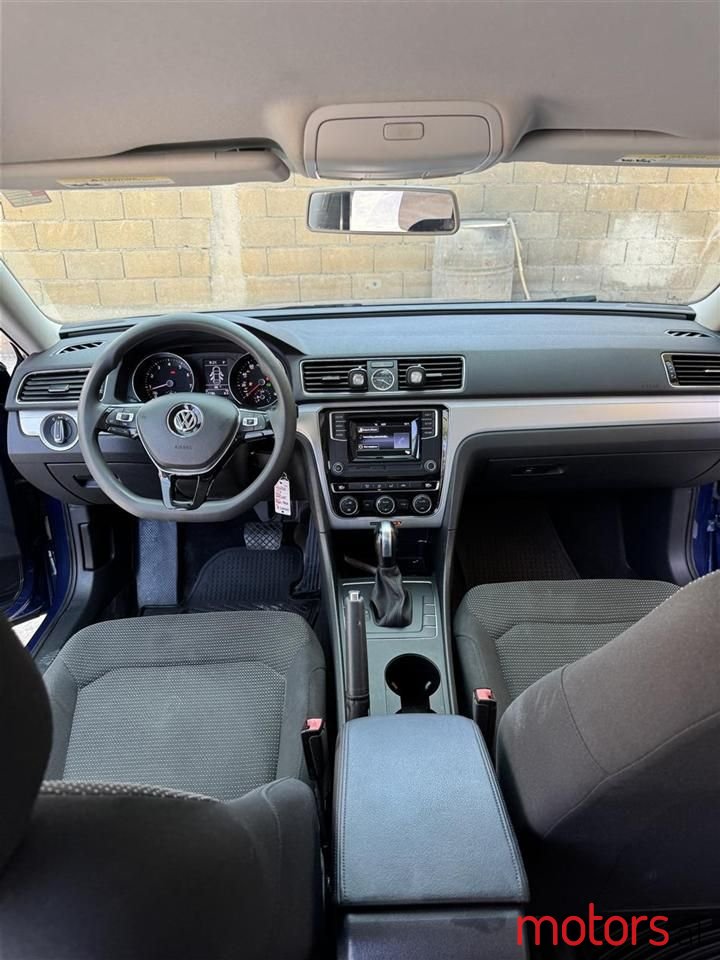 2016' Volkswagen Passat photo #3