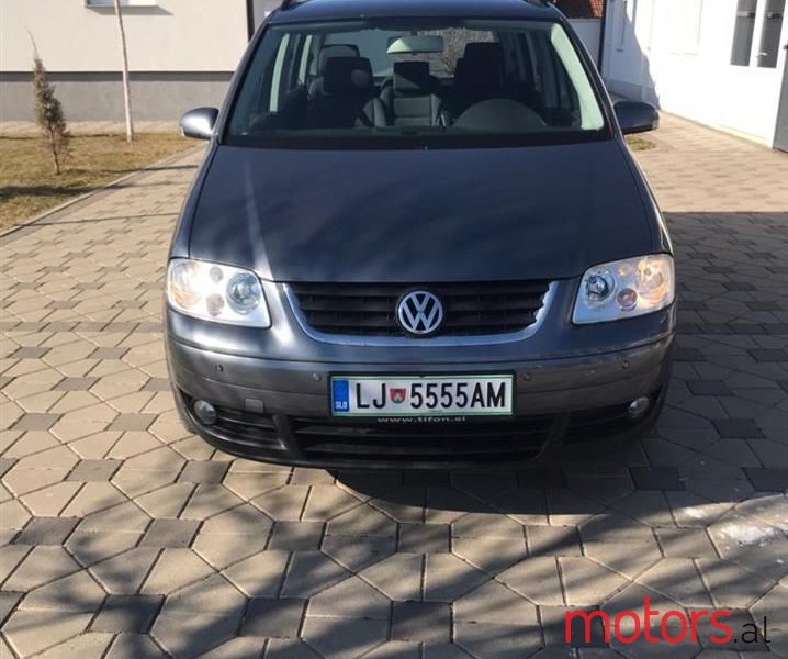 2005' Volkswagen Touran photo #6