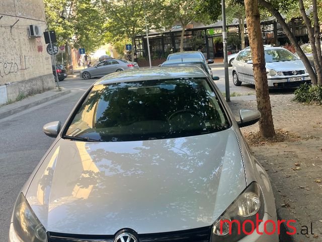 2010' Volkswagen Golf photo #2