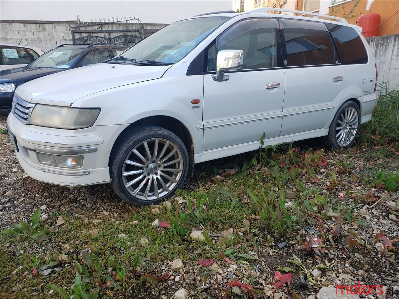 2004' Mitsubishi Grandis photo #6