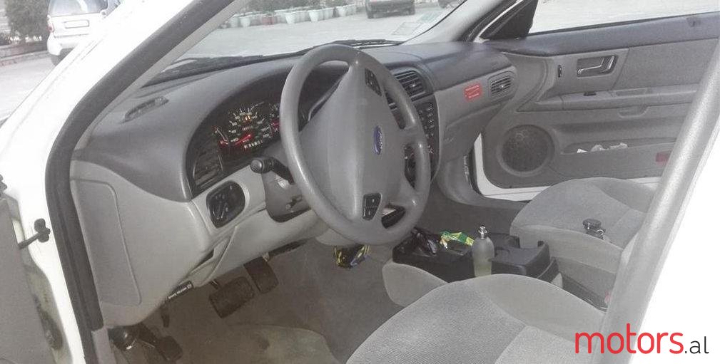 2002' Ford Taurus photo #1