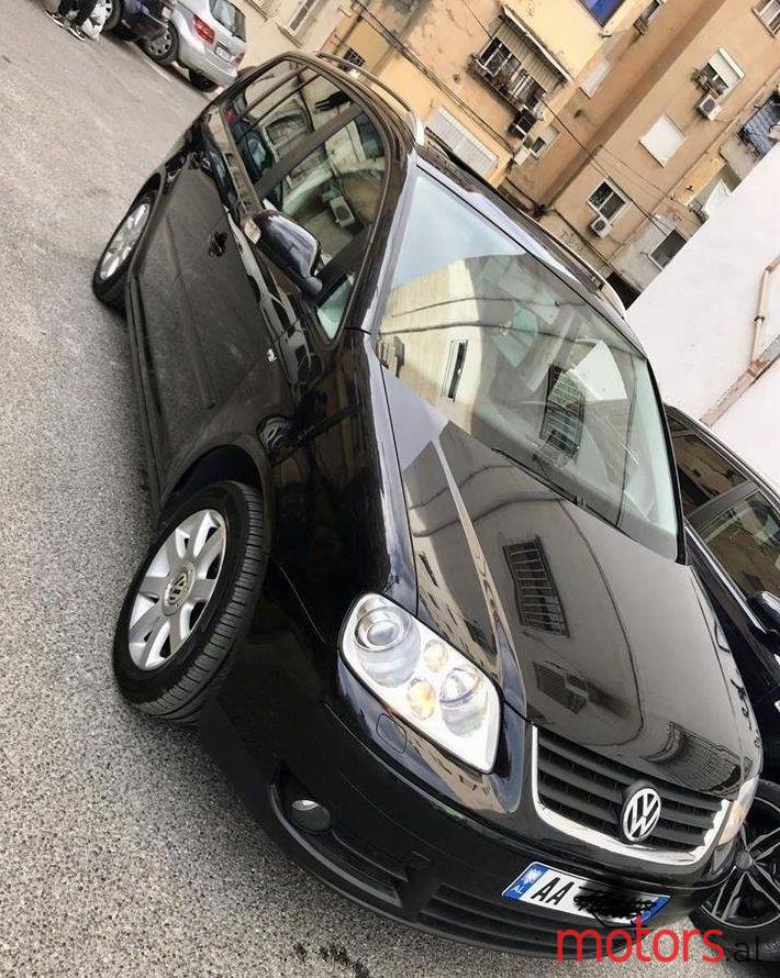 2005' Volkswagen Touran photo #2