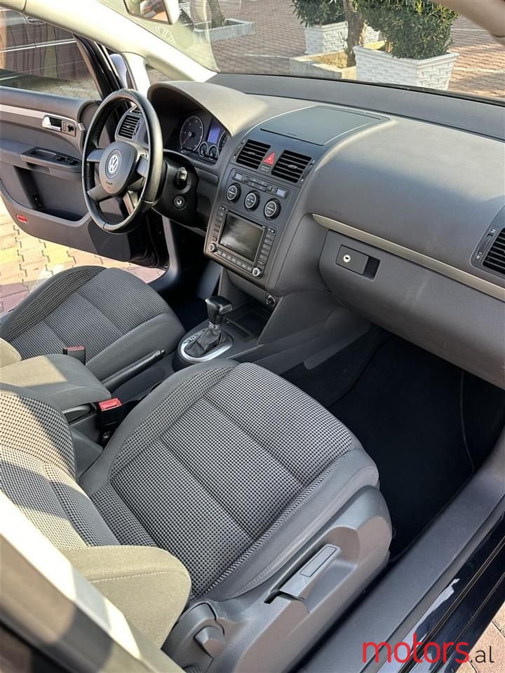 2006' Volkswagen Touran photo #3