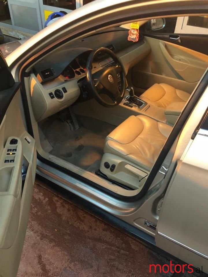 2007' Volkswagen Passat photo #2