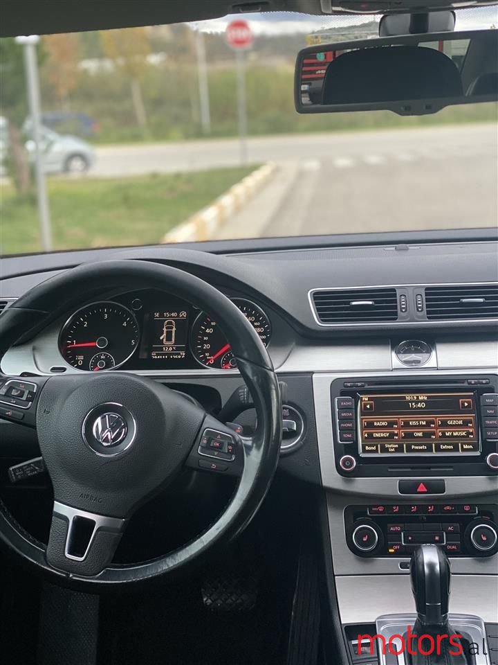 2011' Volkswagen Passat photo #2