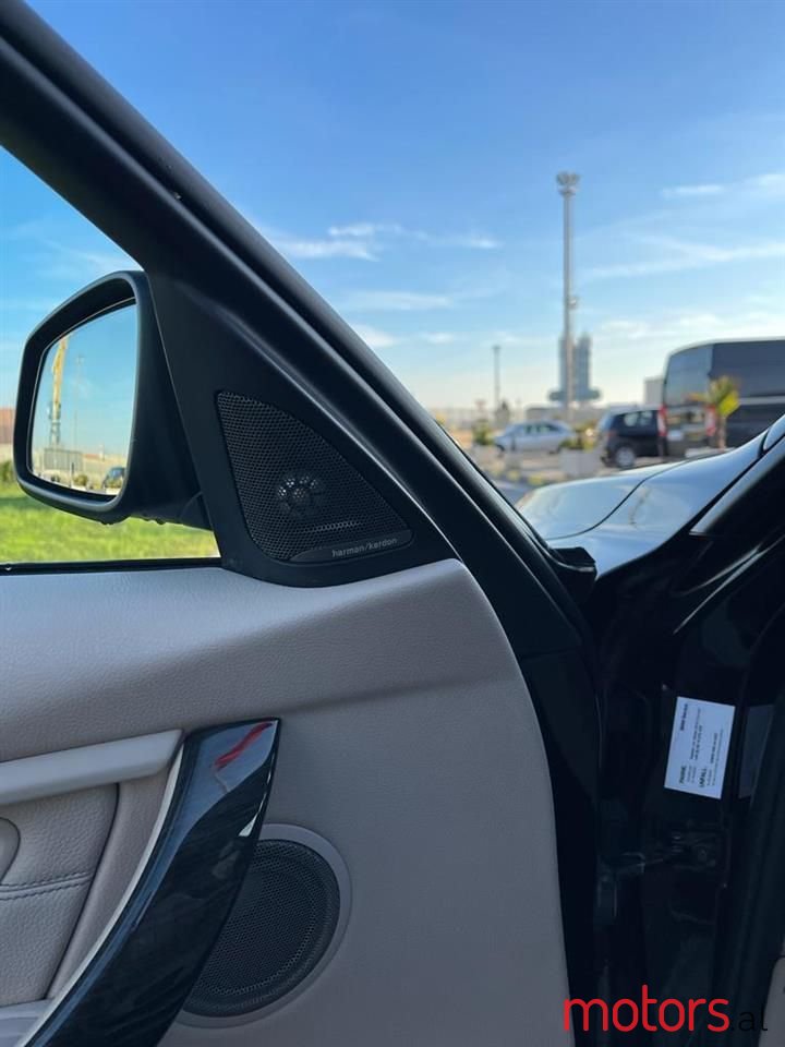 2013' BMW 320 photo #5