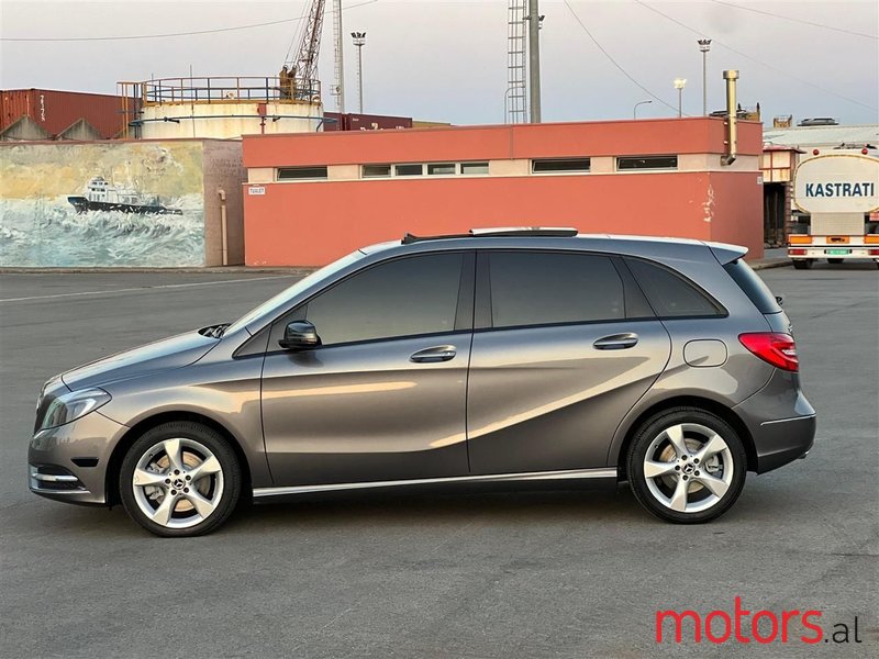 2014' Mercedes-Benz B 250 photo #3