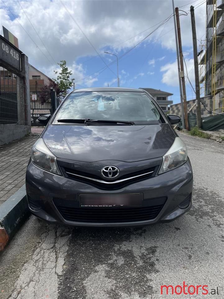 2012' Toyota Yaris photo #4