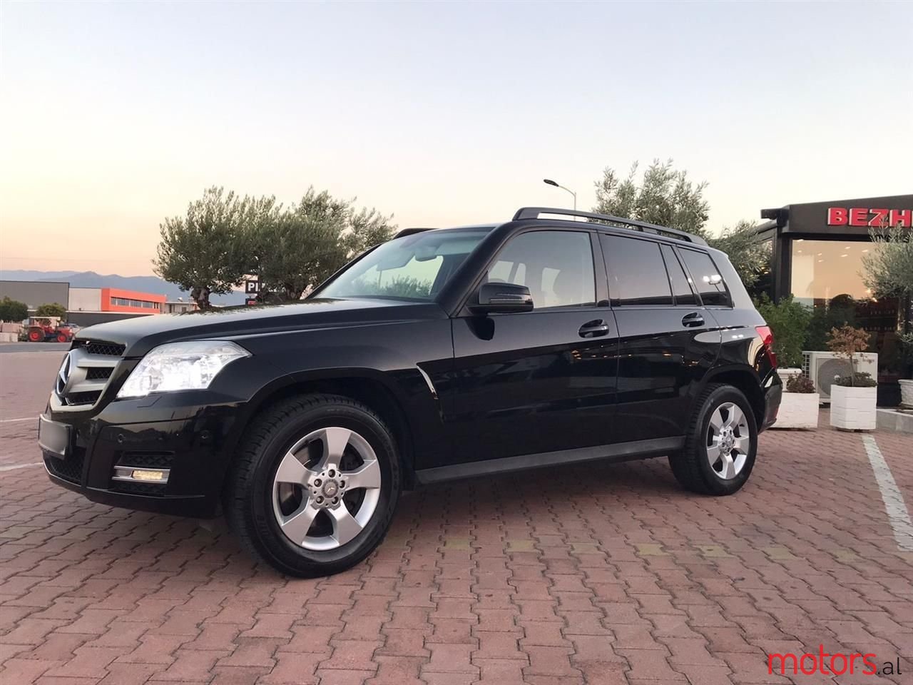 2011' Mercedes-Benz GLK 220 photo #2