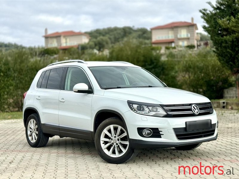 2015' Volkswagen Tiguan photo #6