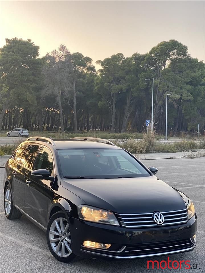 2011' Volkswagen Passat photo #1