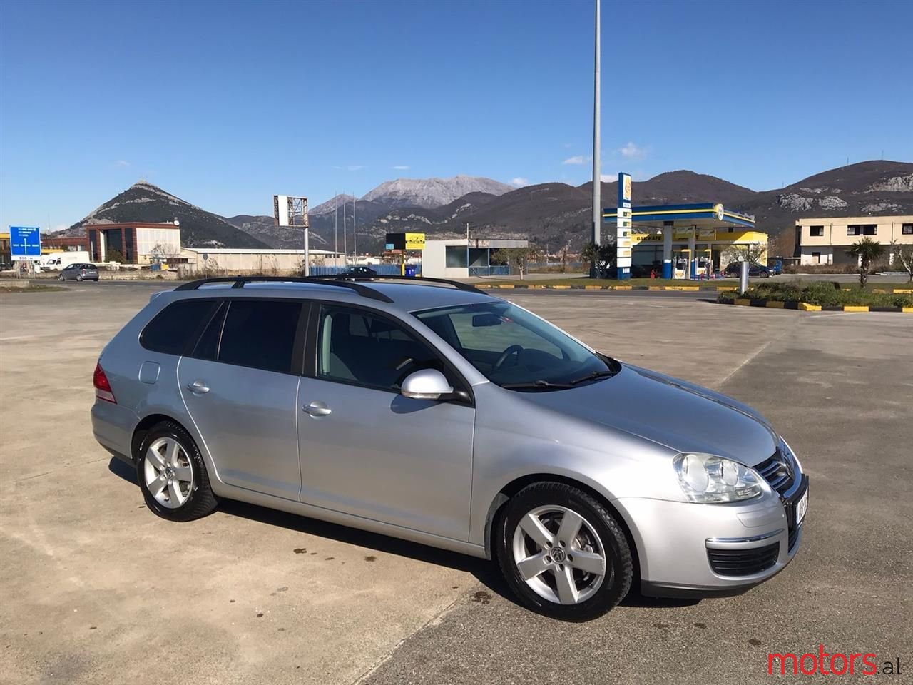 2009' Volkswagen Golf photo #1