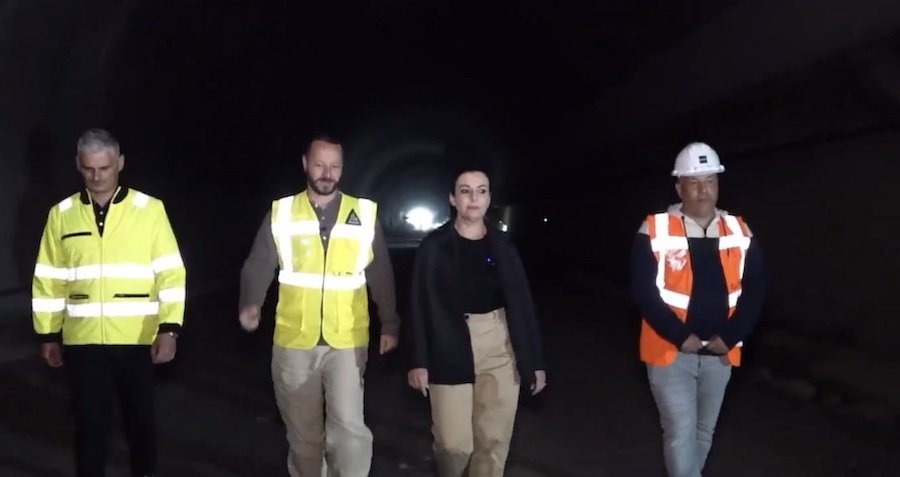 “Tuneli i Murrizit gati në përfundim”, Balluku inspekton nga afër punimet