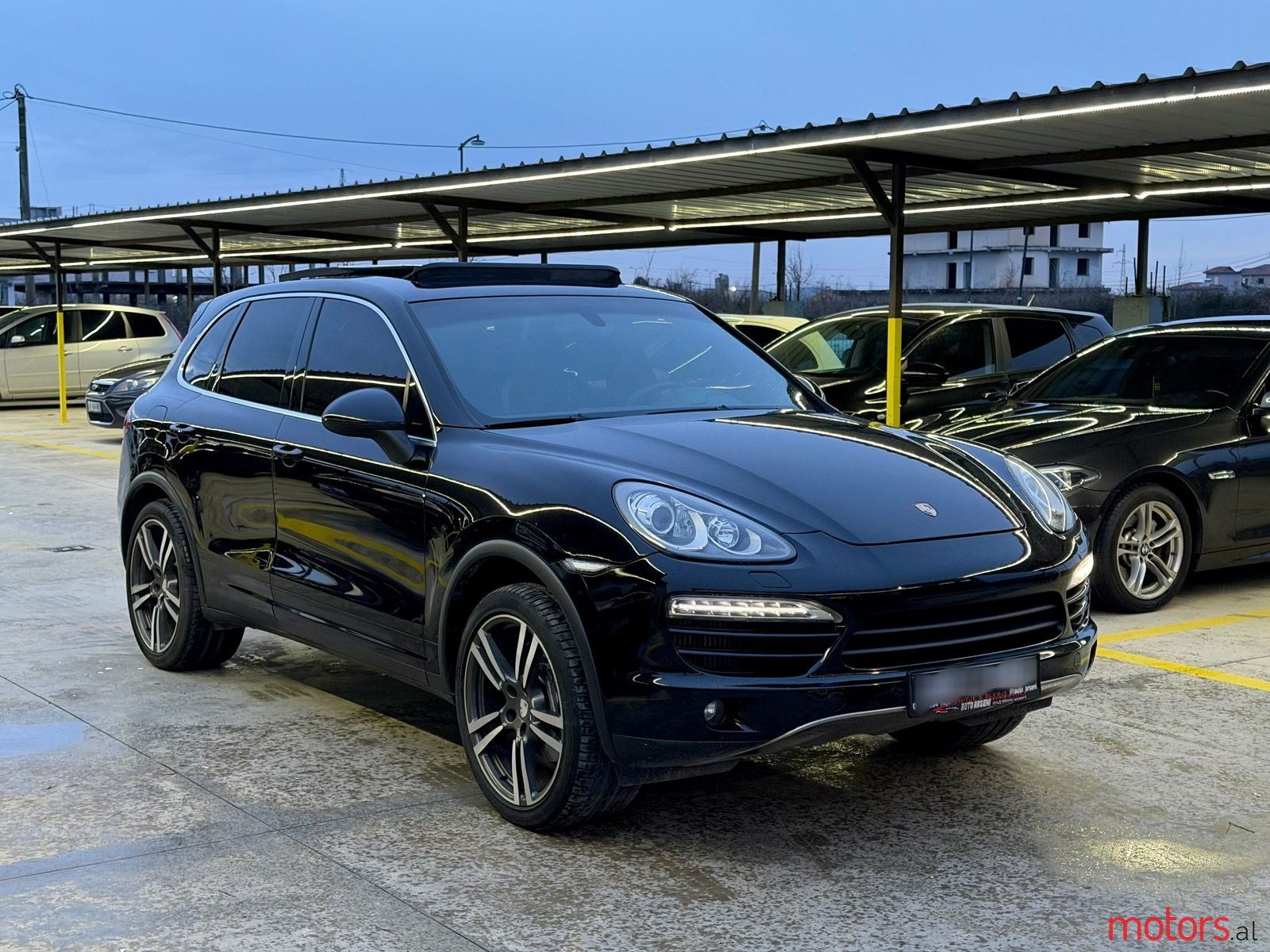 2011' Porsche Cayenne photo #3