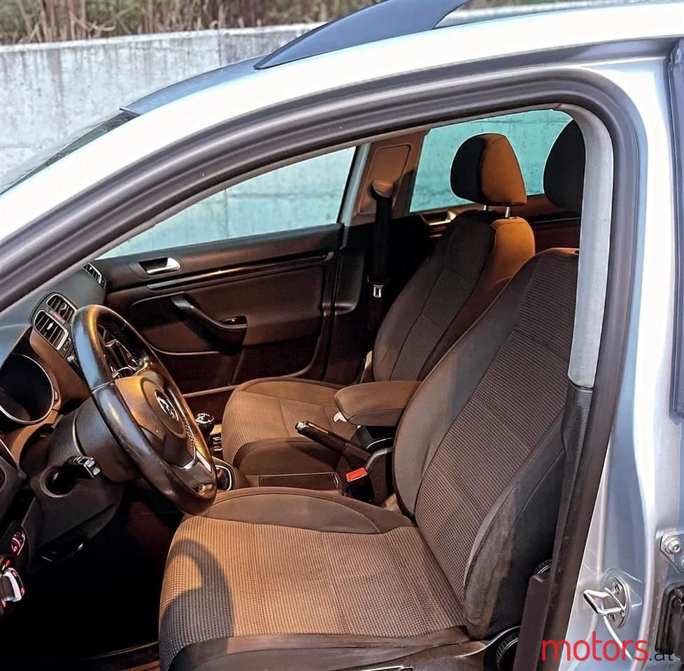 2010' Volkswagen Golf photo #5