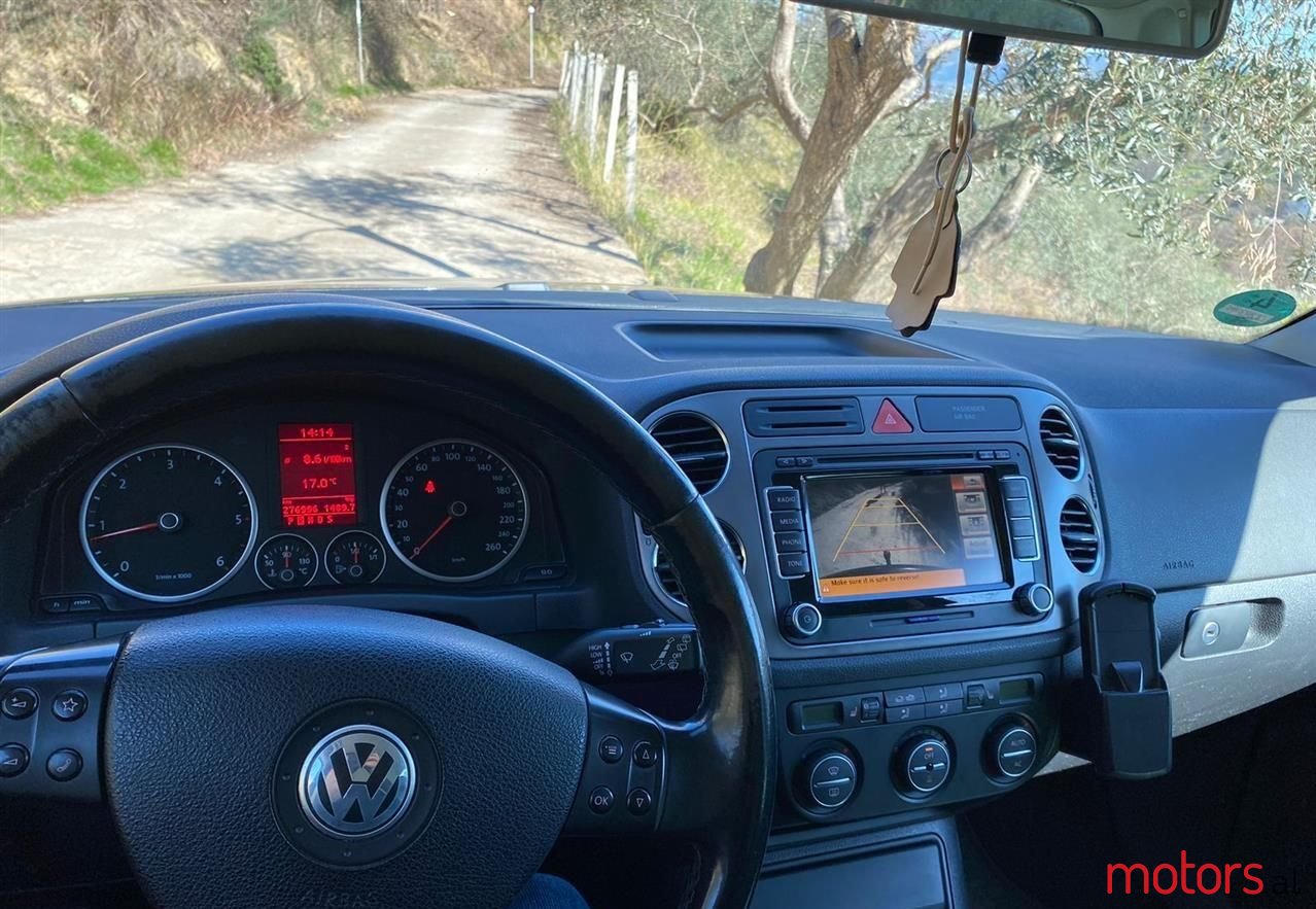 2010' Volkswagen Tiguan photo #3