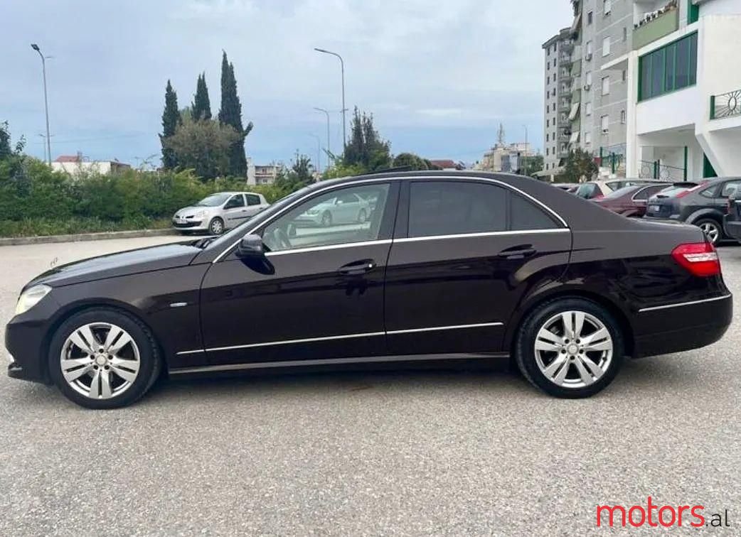 2011' Mercedes-Benz E 350 photo #5