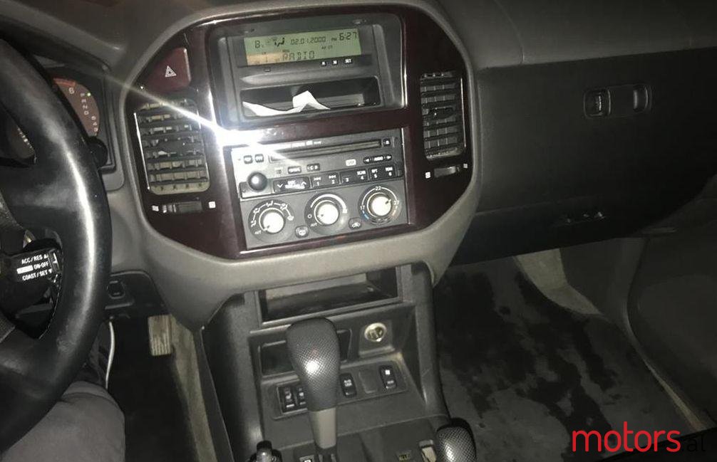 2002' Mitsubishi Pajero photo #4