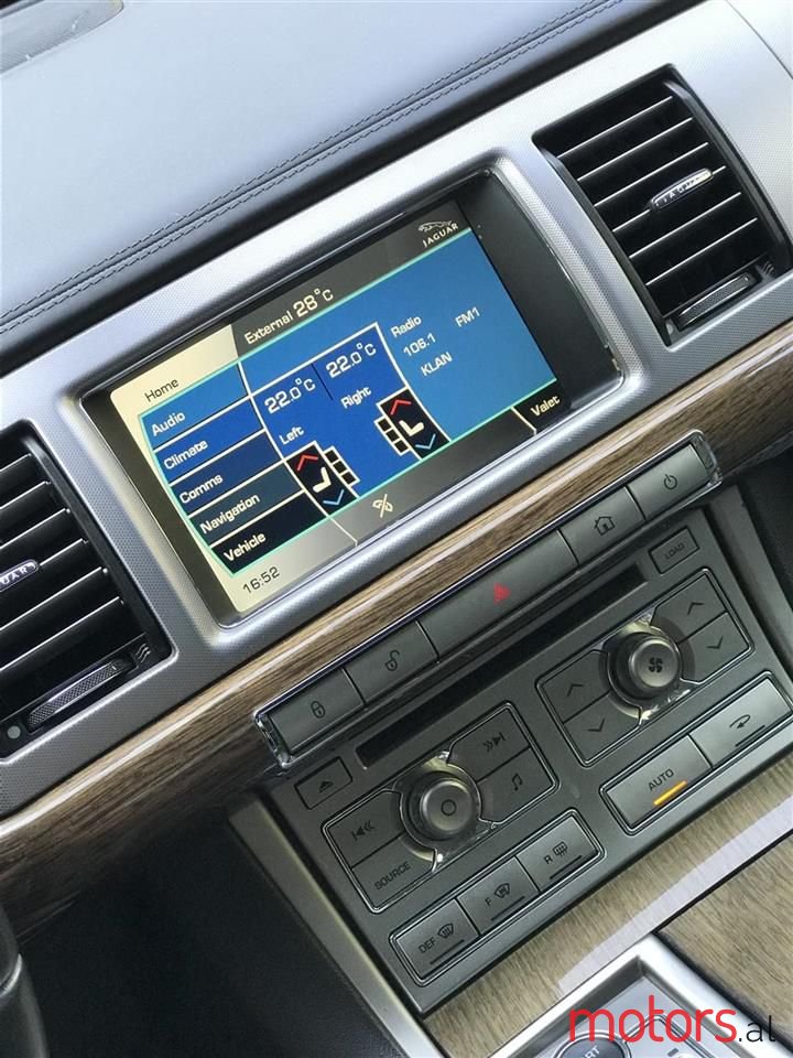 2010' Jaguar XF photo #2