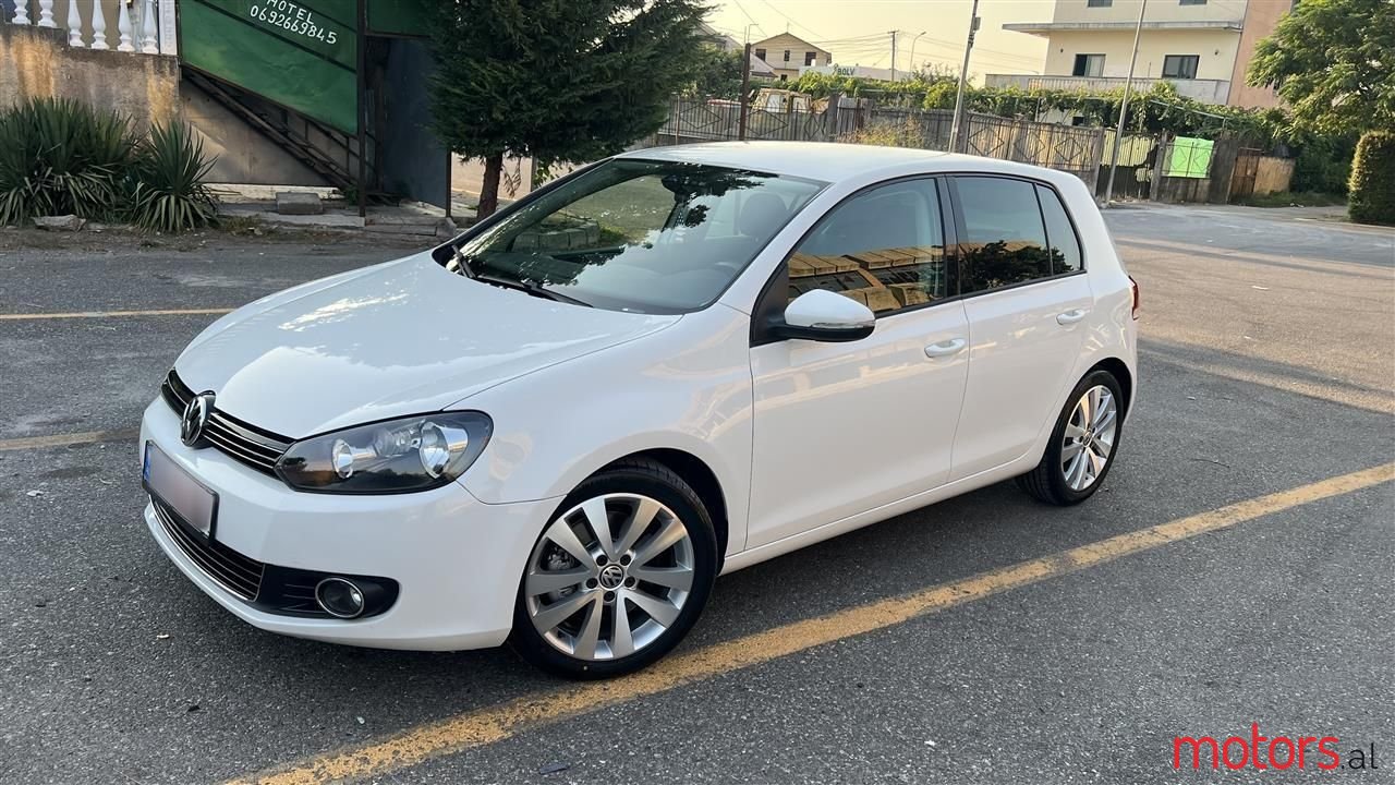 2009' Volkswagen Golf photo #3