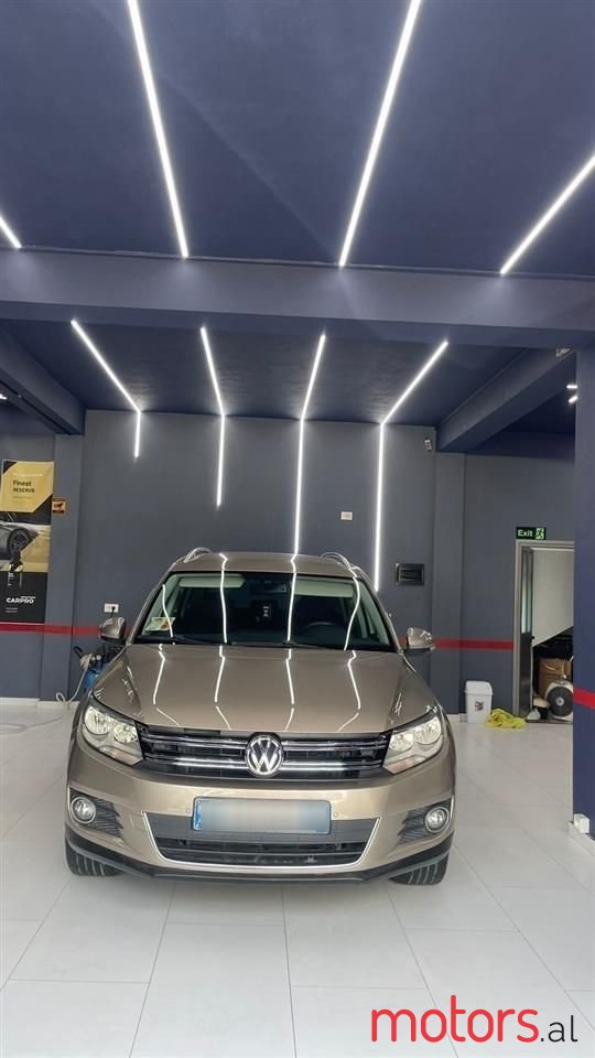 2012' Volkswagen Tiguan photo #1
