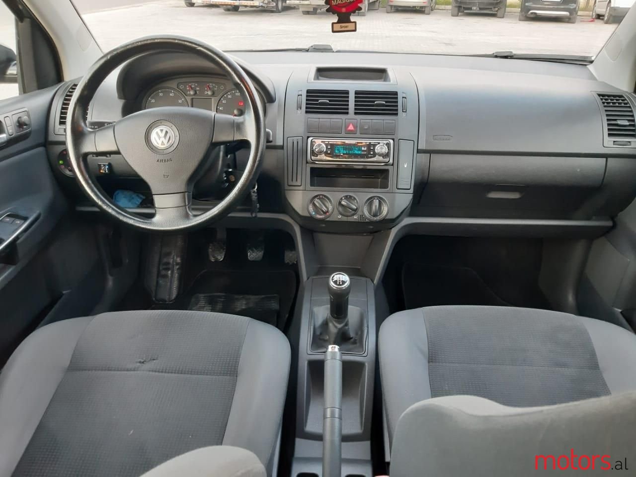 2010' Volkswagen Polo photo #4