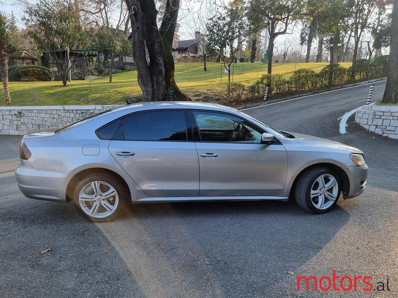 2013' Volkswagen Passat photo #6