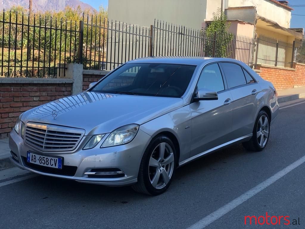 2012' Mercedes-Benz E 200 photo #2