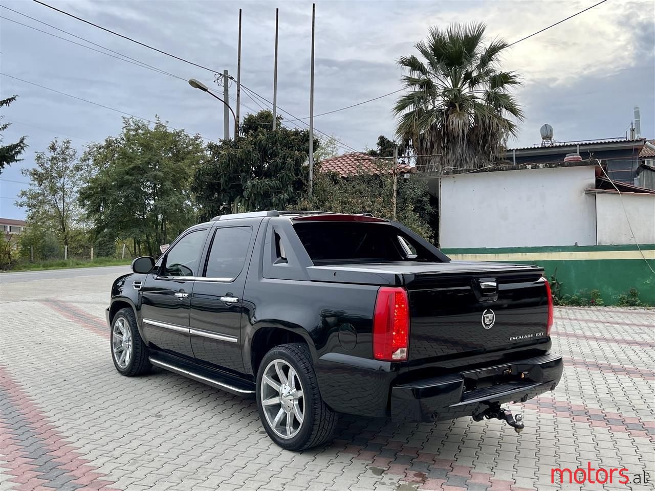 2007' Cadillac Escalade photo #2